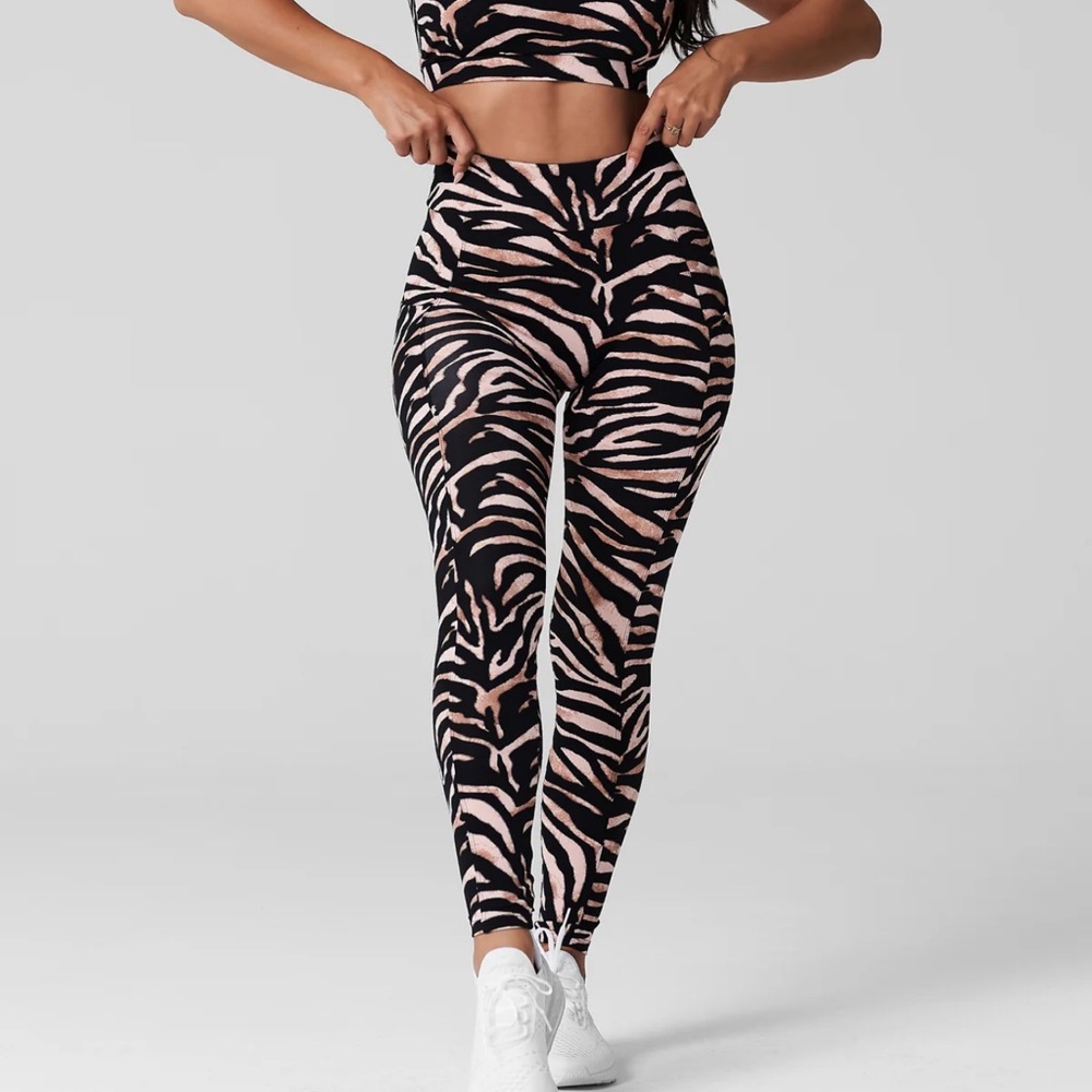 NWT LiCi fit unleashed pocket leggings